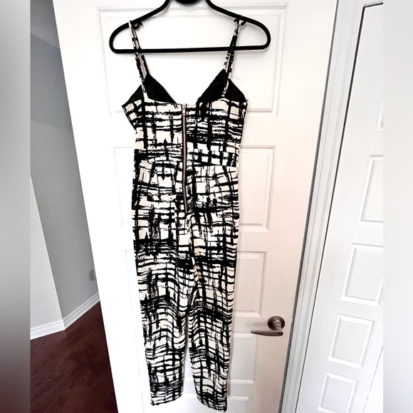 LUCY WANG - BLACK WHITE ABSTRACT CUTOUT JUMPSUIT - Picture 2 of 4
